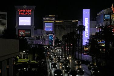 La última incorporación será la de Las Vegas, anunciada a bombo y platillo por la F1 para 2023 el pasado 31 de marzo. La carrera, posiblemente la penúltima del próximo calendario, se celebrará en horario nocturno (22:00 hora local) en un sábado de noviembre. Lo firma Tilke y recorrerá los casinos más icónicos de la cuidad sobre tres largas rectas, 14 curvas, 3,8 millas de recorrido (6,12 kilómetros) y máximas de 340 kilómetros por hora. "Las Vegas y la F1 son el matrimonio perfecto de libertad y glamour", dicen desde Liberty Media.