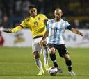 Argentina, con brazalete negro por el padre de Maradona