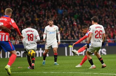 3-3. Samuel Lino recibe en el balcón del área y suelta un latigazo con la derecha, cruzado, insalvable para Álvaro Fernández.