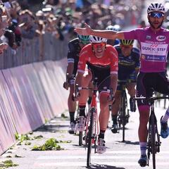 Gaviria sigue su racha al sprint: póquer de etapas en el Giro 100
