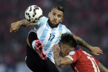 El defensa argentino también se hace presente en el once ideal, al entregar seguridad y ser uno de los puntos más altos en el equipo trasandino.