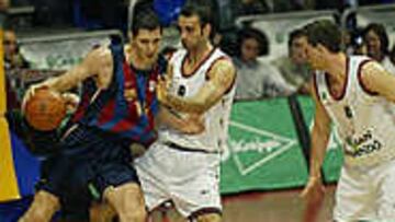 <B>MÁS CENTÍMETROS.</B> Rentzias y Dueñas ayudaron a mantener al Barça a flote en sus peores momentos.