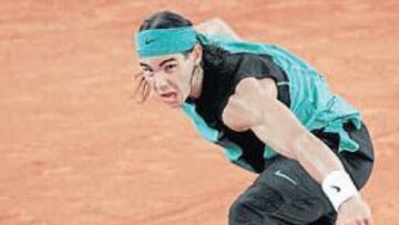 <b>NO HAY BOLA IMPOSIBLE. </b>La Central del Rotherbaum Club, Hamburgo, es un desierto de arena. Y allí no hay bola imposible para Nadal.