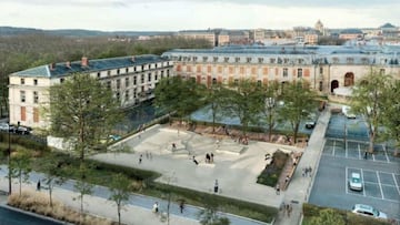 El futuro skatepark del Palacio de Versalles (Francia) visto desde el aire, con el palacio al fondo y el aparcamiento a la derecha, entre árboles.