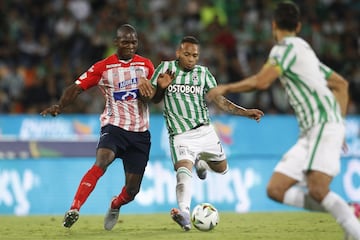 Atlético Nacional y Junior de Barranquilla se enfrentaron en el Atanasio Girardot por la primera fecha de los cuadrangulares de Liga BetPlay.