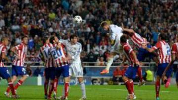 Ramos cabece&oacute; este bal&oacute;n a la red en el minuto 93 para forzar la pr&oacute;rroga in extremis y luego poder ganar la D&eacute;cima.
 