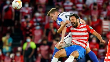 Germán Sánchez, en plena pugna con Sorloth.