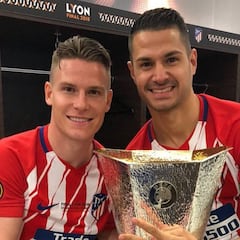 Vitolo presume de sus cuatro títulos y Filipe Luis le vacila