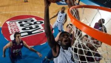 Fischer machaca ante Vázquez.