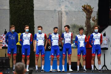 El Groupama ha sido un 'quiero y no puedo' en los ¨²ltimos a?os, especialmente representado por la figura de Pinot. El franc¨¦s, dejando de lado el Tour, probar¨¢ suerte en otras grandes citas, como el Giro. Sin embargo, la gran apuesta de presente y futuro es Gaudu, quien en plena madurez deportiva debe ya consolidarse como un candidato serio a los puestos de privilegio en grandes vueltas. El mayor n¨²mero de triunfos del equipo deber¨ªa llevar la firma de D¨¦mare, uno de los mejores velocistas del mundo, y K¨¹ng, sensacional especialista contrarreloj. Storer, despu¨¦s de sus exhibiciones en La Vuelta 2021, est¨¢ ante el a?o de su confirmaci¨®n. Altas: Quentin Pacher (Fra), Michael Storer (Aus), Bram Welten (PBa) y Lewis Askery (GBr). Bajas: William Bonnet (Fra), Mickael Delage (Fra), Benjamin Thomas (Fra), Romain Seigle (Fra), Alexys Brunel (Fra) y Simon Gugliemi (Fra).