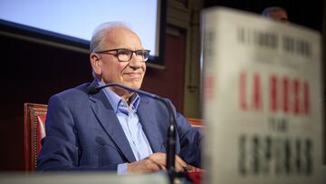 El exvicepresidente del Gobierno, Alfonso Guerra, durante la presentación de su nueva obra 'La rosa y las espinas', en el Ateneo de Madrid, a 20 de septiembre de 20213, en Madrid (España). Este libro recoge la trayectoria personal y política de Alfonso Guerra. El lector podrá conocer los entresijos de la Transición, cómo se desarrolló la elaboración de la Constitución, el golpe de Estado del 23F, su trabajo como vicepresidente o su salida del Gobierno.
20 SEPTIEMBRE 2023;LIBRO;TRAYECTORIA;PERSONAL;POLÍTICA;ENTRESIJOS;TRANSICIÓN;CONSTITUCIÓN;23F;GOBIERNO
Jesús Hellín   / Europa Press
20/09/2023