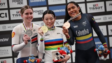 Cycling - UCI Track World Championships - Penalolen Velodrome, Santiago, Chile - October 26, 2025 Women's keirin gold medallist, Japan's Mina Sato celebrates on the podium alongside silver medallist, Britain's Emma Finucane and bronze medallist, Colombia's Stefany Lorena Cuadrado Florez REUTERS/Agustin Marcarian