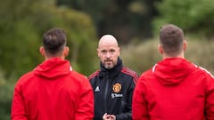 JEREZ DE LA FRONTERA, SPAIN - DECEMBER 08: (EXCLUSIVE COVERAGE) Manager Erik ten Hag of Manchester United in action during a first team training session on December 08, 2022 in Jerez de la Frontera, Spain. (Photo by Ash Donelon/Manchester United via Getty Images)