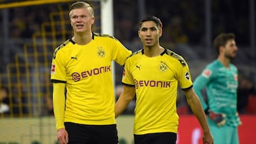 Haaland y Achraf, en un partido de la Bundesliga antes del par&oacute;n.