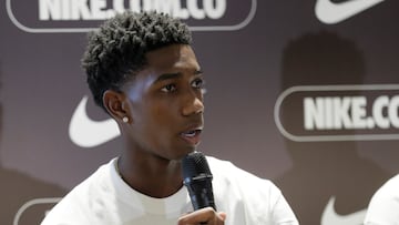 AME4174. BOGOTÁ (COLOMBIA), 23/07/2024.- El jugador del Watford de Inglaterra y de la Selección Colombia Yaser Asprilla habla durante una rueda de prensa este martes en Bogotá (Colombia). EFE/ Carlos Ortega