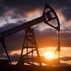 ¿Por qué ha bajado el precio del petróleo y qué se espera en el futuro?