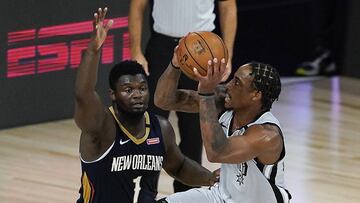 San Antonio Spurs&#039; DeMar DeRozan, right, goes up for a shot against New Orleans Pelicans&#039; Zion Williamson (1) during the second half of an NBA basketball game, Sunday, Aug. 9, 2020, in Lake Buena Vista, Fla. (AP Photo/Ashley Landis, Pool)