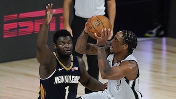 San Antonio Spurs&#039; DeMar DeRozan, right, goes up for a shot against New Orleans Pelicans&#039; Zion Williamson (1) during the second half of an NBA basketball game, Sunday, Aug. 9, 2020, in Lake Buena Vista, Fla. (AP Photo/Ashley Landis, Pool)