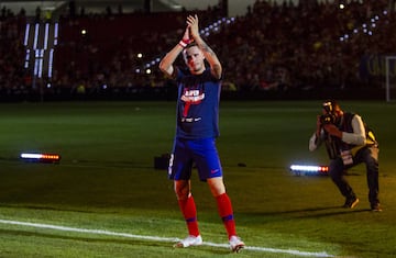 El Atlético celebró la Supercopa de Europa con su afición