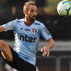 Marí y Juanfran aparecen en el once ideal de la liga brasileña