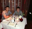 Fernando Alonso cena "con su amigo" Mark Webber en Dubai