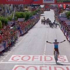 Resumen de la Vuelta a España etapa 7: Gallopin triunfa, Kwiatkowski cae y Molard, líder