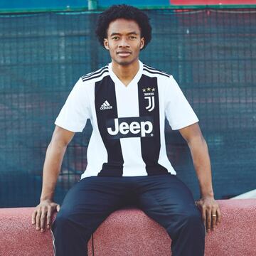 Así será la camiseta principal de la Juventus. Cuadrado todavía no ha elegido número luego de cederle la 7 a Cristiano Ronaldo. El color blanco predomina más sobre el negro 