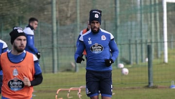 Derik Osede apunta al once ante el Compostela