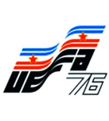 El marketing y la publicidad llegaban al f¨²tbol. La UEFA adopt¨® en este torneo, por vez primera, un logotipo espec¨ªfico para la Eurocopa 1976. Semejaba el balanceo de una bandera, la del pa¨ªs anfitri¨®n, sobre las siglas del m¨¢ximo organismo rector del f¨²tbol continental y las dos cifras finales del a?o en curso.