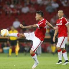 Técnico de Inter da últimatum para vender a Charles Aránguiz