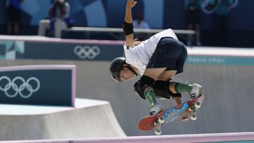 Spain's Naia Laso competes in the women's park skateboarding prelims during the Paris 2024 Olympic Games at La Concorde in Paris on August 6, 2024. (Photo by Odd ANDERSEN / AFP)