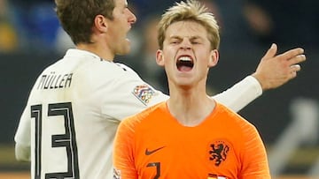 El centrocampista del Ajax, Frenkie de Jong, con la selecci&oacute;n de Holanda.