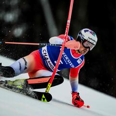 Yule remonta desde el puesto 30 en el eslalon de Chamonix