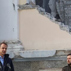 Un proyectil ruso cae a 150 metros de Zelenski y Mitsotakis