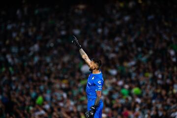 América y Santos chocaron en un duelo entre dos de los principales candidatos a levantar el trofeo al finalizar el semestre. Julio Furch mantuvo su calidad goleadora, mientras América intentó demostrar que es capaz de competir ante cualquier rival y en cualquier escenario.