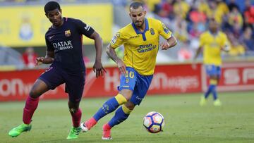 Jesé controla un balón ante Marlon durante un partido de Primera División entre Las Palmas y el Barcelona.