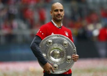 El Bayern celebra el título con ¡Un baño de cerveza!