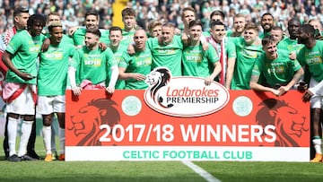 GLASGOW, SCOTLAND - APRIL 29:  The Celtic team celebrate winning the leauge after the Scottish Premier League match between Celtic and Rangers at Celtic Park on April 29, 2018 in Glasgow, Scotland.  (Photo by Ian MacNicol/Getty Images)