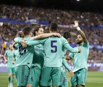 0-1. Rapahel Varane celebró el primer gol.