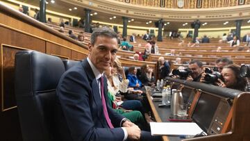 El presidente del Gobierno en funciones y candidato a la reelección, Pedro Sánchez, durante la primera sesión del debate de investidura como presidente de Gobierno, en el Congreso de los Diputados, a 15 de noviembre de 2023, en Madrid (España). El Salón de Plenos del Congreso acoge hoy y mañana, 16 de noviembre, el debate de investidura del presidente del Gobierno en funciones, Pedro Sánchez. El secretario general del PSOE tiene el apoyo de 179 diputados de los 350 del Congreso. Está previsto que votarán a favor de que el líder socialista sea presidente del Gobierno tras exponer su programa PSOE, Sumar, ERC, Junts, EH Bildu, PNV, BNG y Coalición Canaria frente a los 171 en contra de PP, Vox y UPN. El acto se celebra en un momento de tensión por las concentraciones en la sede del PSOE en Ferraz y protestas en contra de la ley de amnistía registrada por los socialistas que beneficia a los implicados del 'procés'.
15 NOVIEMBRE 2023;MADRID;INVESTIDURA;SÁNCHEZ;CONGRESO DE LOS DIPUTADOS;ACUERDO PSOE Y JUNTS;AMNISTÍA
Eduardo Parra / Europa Press
15/11/2023