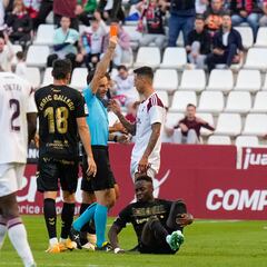 El Albacete resiste con diez ante un Tenerife que sigue sin ganar a domicilio