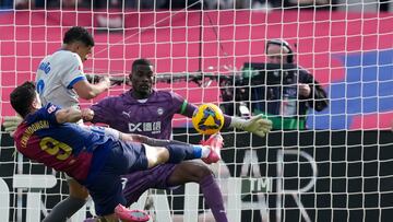 Jesús Owono contra el Barcelona.