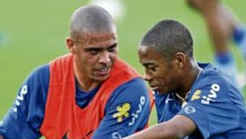 <b>¿COMPAÑEROS? </b>Ronaldo y Robinho podrían volver a compartir equipo en el Manchester City.
