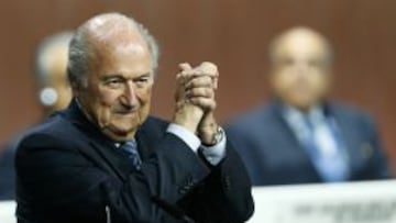 Joseph Blatter tumba a Ali; defenderá el título ante el FBI