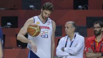 Pau Gasol y Jos&eacute; Luis S&aacute;ez.