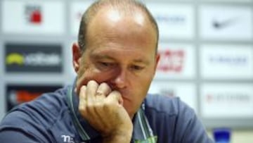 El entrenador del Real Betis, Pepe Mel, ofrece una rueda de prensa en Jablonec, República Checa, el 21 de agosto del 2013, en la víspera de su enfrentamiento al FK Jablonec en el partido de ida de la fase clasificatoria para la Liga Europa. EFE/Stringer