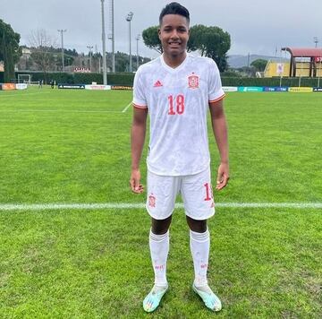 Jeremy, feliz, tras su debut con gol con la camiseta de España. En el Racing confían mucho en sus posibilidades.