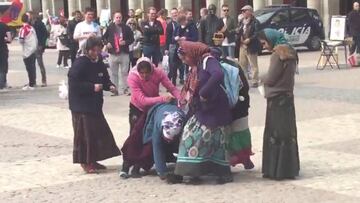 Siguen interrogando a los hinchas del PSV que vejaron a mujeres gitanas en Madrid