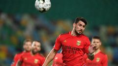 Benfica&#039;s Brazilian midfielder Gabriel heads the ball during the Portuguese league football match Sporting CP against SL Benfica at the Jose Alvalade stadium in Lisbon on February 1, 2021. (Photo by PATRICIA DE MELO MOREIRA / AFP)