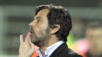 El entrenador del Getafe, Quique Sánchez Flores, durante el partido de Liga en Primera División ante el Eibar disputado esta noche en el estadio de Ipurúa.